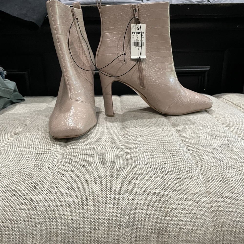 Express Womens Ankle Boots Booties Taupe Crocodile Embossed Square Toe Zip Up 10